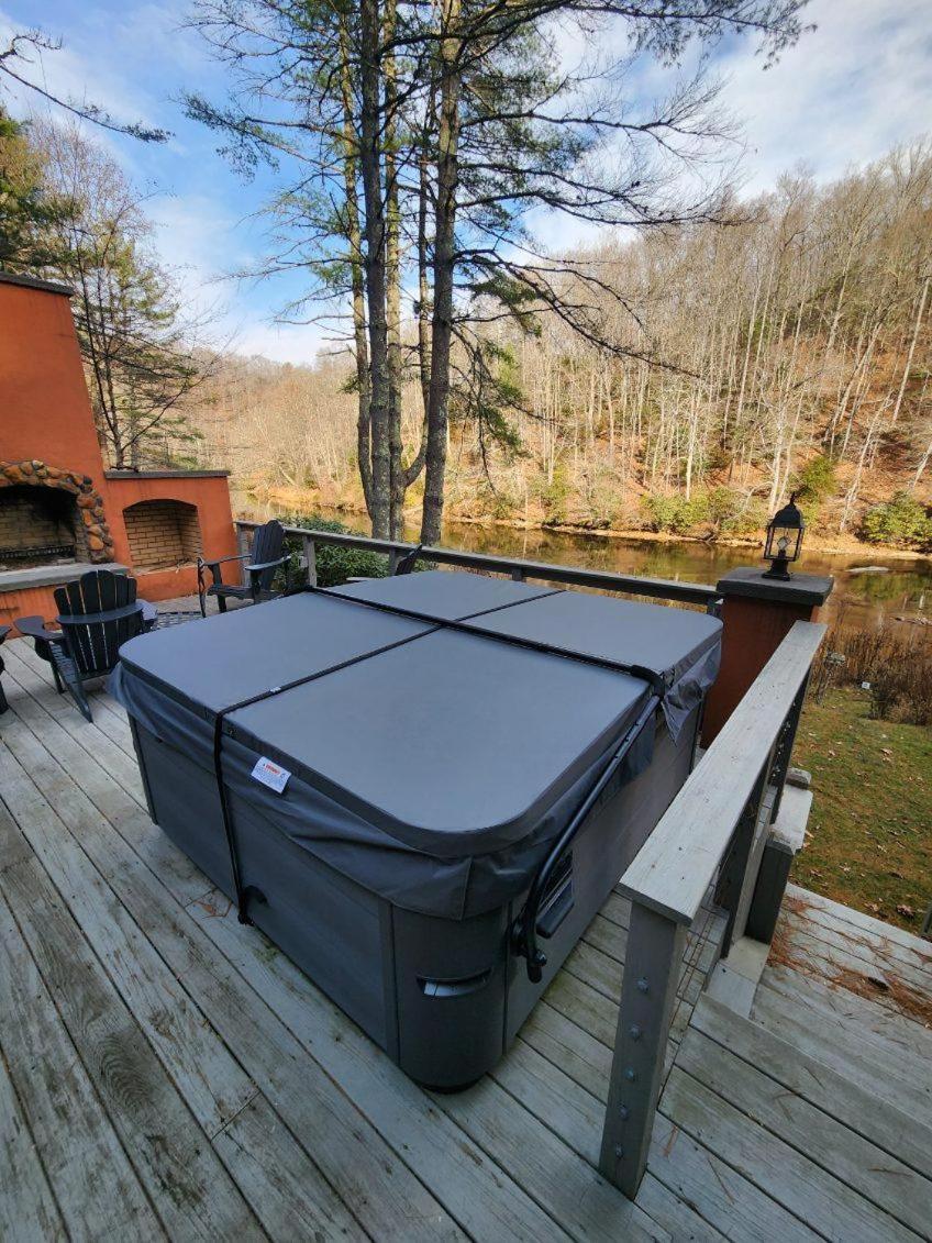 Vila Knotty Pine West Jefferson Exteriér fotografie